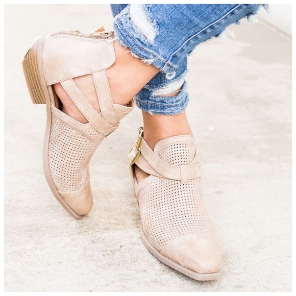 Kallimari Shoes - New distressed oatmeal bootie